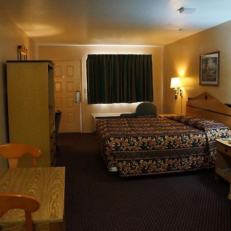 Delux Inn Tulsa Exteriör bild