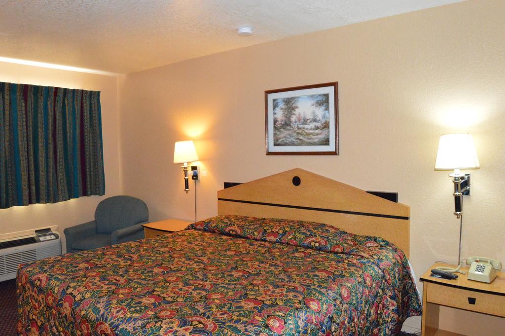 Delux Inn Tulsa Exteriör bild
