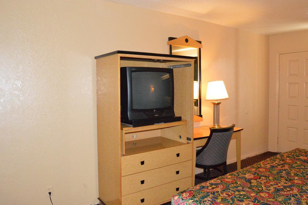 Delux Inn Tulsa Exteriör bild